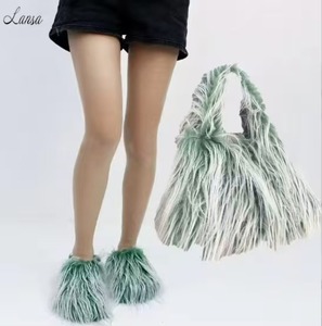 Nouvelle collection 2026 : Chaussons doux et élégants en fausse fourrure pour femme, chauds, <span class=keywords><strong>à</strong></span> bout fermé, style bottes de neige, avec sac assorti - Product Image 2