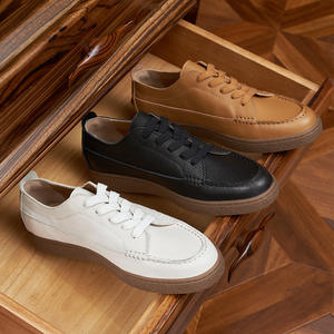 Nuevas zapatillas blancas retro de cuero de grano de primera calidad con cordones y relieve, antideslizantes, estilo británico, para primavera/verano. - Product Image 1