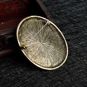 Bắc Âu Viking Wolf Mô Hình Trâm Thủ Công Kim Loại Tinh Tế Cổ Phụ Nữ Hiện Đại Của Thời Trang Áo Sơ Mi Ve Áo Huy Hiệu Có Tính năng Wolf Đồ Họa - Product Image 5