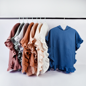 Vente en gros de serviette de plage poncho 100% coton biologique gaufré pour bébé design spécial sécurité pour enfant - Product Image 2
