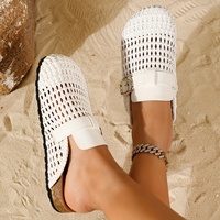 Nouvelles sandales plates pour femme style vacances d'été 2025, à bout rond, tressées, avec boucle, à enfiler