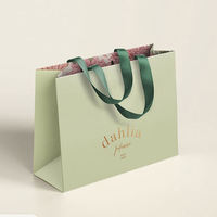 Sac en papier cadeau de luxe personnalisé avec cordon de serrage, poignée, mat, gaufré, recyclable, écologique, vêtements, chaussures