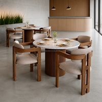 Canapé de restaurant avec structure en bois massif, design incurvé, coussin rembourré en tissu et table en bois pour hôtel et café