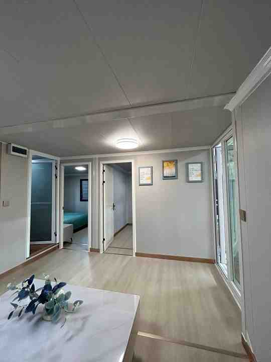 China Luxury 20FT 40FT Modular Prefabricated Steel Container House