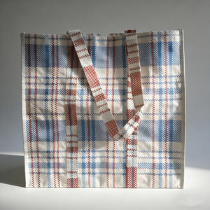 Sac écologique promotionnel léger et recyclable avec logo personnalisé, sac tissé en PP pliable avec fermeture à boucle et crochets, couleurs personnalisées - Product Image 6