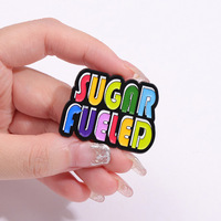 En gros, Broches de revers en métal émaillées arc-en-ciel, à l'effigie de personnages de dessins animés mignons, thème Bisexuel Gay, pour la fierté, accessoires de sac à dos et badges