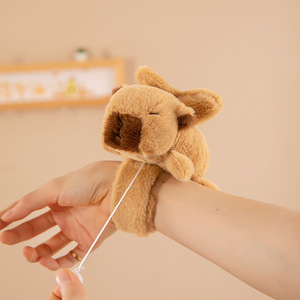 Juguetes de peluche de <span class=keywords><strong>capibara</strong></span>: pulseras de golpeo, llaveros, animales de peluche con movimiento de ala y vibración, peluches suaves, pequeños regalos de boutique al por mayor - Product Image 2