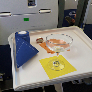 Rollo de servilleta de algodón desechable de tela blanca personalizada, posavasos impreso para uso doméstico o en avión para servicio de bebidas de bar - Product Image 1