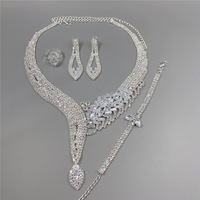 Ensemble de bijoux de mode pour femmes, plaqué or, argent, strass, collier et boucles d'oreilles pendantes pour les robes de soirée et de mariage, accessoire