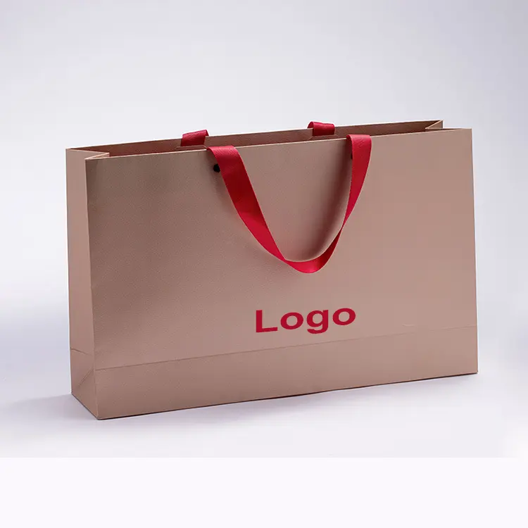 रिबन के साथ कस्टम मुद्रित मैट गोल्ड ब्लैक लक्जरी बुटीक कपड़े शॉपिंग पैकेजिंग खुदरा कार्डबोर्ड पेपर कस्टम उपहार बैग