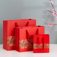 Bolsas de papel impresas artesanales biodegradables con diseño de cinta de logotipo de estilo festivo personalizado de alta calidad, bolsa de regalo para compras de ropa impresa