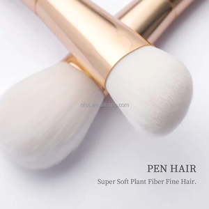 Pinceaux cosmétiques <span class=keywords><strong>de</strong></span> maquillage en <span class=keywords><strong>bois</strong></span> blanc beige anime coréen personnalisé Ensemble <span class=keywords><strong>de</strong></span> 8 pinceaux <span class=keywords><strong>de</strong></span> maquillage chromés avec pochette en cuir pour femmes - Product Image 3