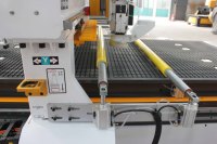Routeur CNC ATC M8 2500*1300mm 12 outils, changeur d'outils automatique linéaire, broche HQD 9KW, système LNC Taïwan, machine de nesting pour le bois