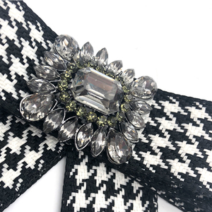 Broche à nœud papillon en strass et perles, pour robe, T-shirt, 1 pièce, tendance - Product Image 2