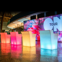 Comptoirs de bar portables modernes en plastique PE avec éclairage LED RGB à changement de couleur pour usage commercial en centre commercial