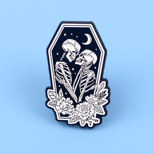 Vente flash Halloween : épingles en métal émaillé doux à thème de dessin animé, badge décoratif pour vêtements et sacs, série Terror, épingles à revers en émail dur pour vêtements - Product Image 4