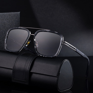 Nouvelles lunettes de soleil carrées de style européen et américain pour hommes, en plastique noir et métal, protection UV400, classe 2 - Product Image 3