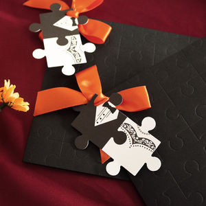 Biglietto d'invito per matrimonio in formato booklet nero Tamil con design in rilievo, puzzle fustellato e fiocco in nastro - Product Image 3