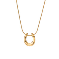 Chaîne de chandail à pendentif en acier inoxydable de style simple collier en acier au titane en forme de U à la mode, polyvalent et haut de gamme