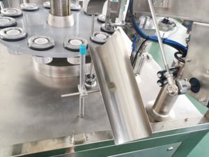 เครื่องอัดเครื่องสําอางแบบหมุนอัตโนมัติครีมพลาสติกหลอดอ่อนและเครื่องซีลราคาขาย - Product Image 6