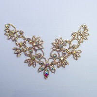 Motif floral en strass super scintillant en forme de V, applique en cristal cousue à la main, accessoires de robe et coiffure de mariée