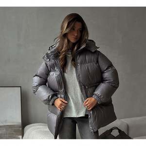 Nouveauté populaire en gros, manteau long en duvet imperméable pour femmes, capuche et cordon de serrage à la taille, veste en duvet - Product Image 1