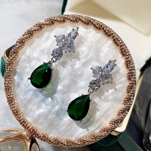 Pendientes de Flor de Tres Hojas para Mujer, Diseño Floral Elegante para Novia, Joyería de Moda - Product Image 2
