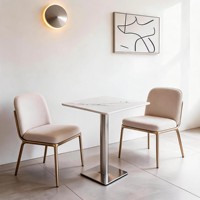 Ensemble table et chaises de café, table carrée en marbre avec chaises bouclées pour deux personnes, idéal pour petit café et salon.