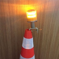 Feu de signalisation clignotant à LED solaire Produit de sécurité routière pour une meilleure visibilité