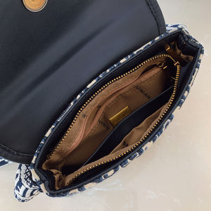 Sac messager pour femme de style vintage. Fabriqué en matériau PU de haute qualité. La doublure est en polyester. - Product Image 2