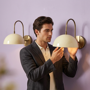 Applique murale moderne du milieu du siècle en laiton avec abat-jour en verre blanc, luminaire décoratif d'intérieur pour chambre à coucher - Product Image 2