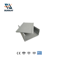 Coffret de câbles en fibre PVC résistant aux UV avec couvercle, capacité 80 pièces, charge 250 kg, pour installation extérieure en centre de données