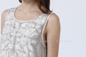เสื้อผ้าผู้หญิงขายดี เสื้อแขนกุดแฟชั่นล่าสุด ปักลายดอกไม้ เสื้อผู้หญิงสำหรับฤดูร้อน รุ่น ST044 - Product Image 6