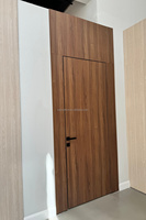 Porte en composite WPC stratifié haute brillance, surface élégante pour l'intérieur de la maison