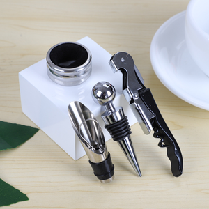 Coffret Cadeau de <span class=keywords><strong>Vin</strong></span> <span class=keywords><strong>Personnalisé</strong></span> OEM en Gros, Fabrication Chinoise, Comprend une Boîte en Bois pour Mariage, Accessoires à <span class=keywords><strong>Vin</strong></span> en Bambou, 5 Pièces Tire-Bouchons et Ouvre-Bouteilles - Product Image 5