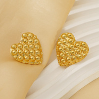 Boucles d'oreilles clous cœur rétro style Instagram euro-américain, tendance, en acier inoxydable électroplaqué, sensation de luxe de niche, pour le marché international