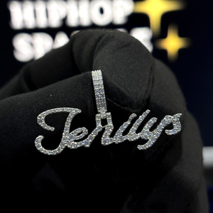 Pendentif personnalisé avec le nom Jenilys, en argent sterling 925, avec moissanite VVS, collier avec inscription en lettres cursive, serti de pierres - Product Image 1