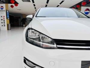 Volkswagen <span class=keywords><strong>Golf</strong></span> <span class=keywords><strong>2017</strong></span> Modèle 230TSI Turbo Automatique Confort Million Véhicule Édition Commémorative Conduite à Gauche R16 Tissu Foncé - Product Image 4