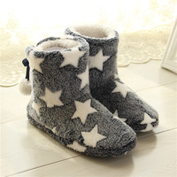 Chaussons d'hiver à motif d'étoiles en peluche pour femmes Chaussons chauds pour la maison Chaussons doux pour l'intérieur Bottes de neige antidérapantes avec hauteur de cheville