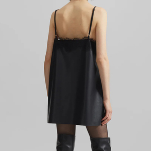 <span class=keywords><strong>Bon</strong></span> <span class=keywords><strong>prix</strong></span> <span class=keywords><strong>Été</strong></span> 2025 Robes à bretelles fines avec dentelle <span class=keywords><strong>Robe</strong></span> noire en cuir PU pour femmes - Product Image 3