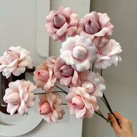 Fleurs artificielles Luo Shen Rose : Roses à 3 tiges et pétales bouclés dans une palette de couleurs Morandi pour les murs floraux de mariage et la décoration intérieure