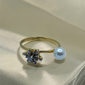 Elegante Anillo de Oro de 22K con Perla y Diseño Floral de Diamantes, Anillo de Dedo Estiloso para Mujer, Joyería de Lujo para Uso Diario - Product Image 3