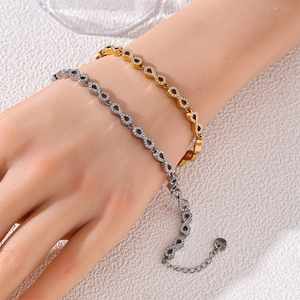 Bracciale Infinity Personalizzato in Acciaio Inox con Cristalli, Gioiello per Coppie, Impermeabile, Antiossidante, con Incisione Personalizzata, Regalo per Donne - Product Image 4