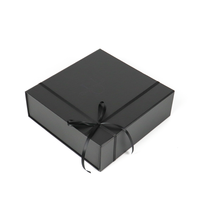 Boîte cadeau en papier rigide de luxe sur mesure, noir mat, boutique, boîte à vêtements magnétique, doublure en éponge, insert en satin imperméable