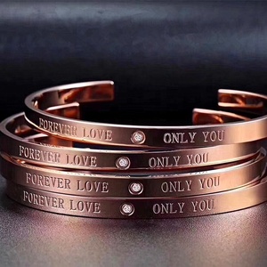 Venta al por mayor de pulseras de pareja de acero inoxidable personalizado y Zirconia brazalete de moda tallado 'Forever Love Only You' para mujeres - Product Image 3