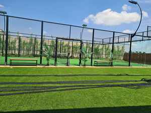 2025 Panoramic <span class=keywords><strong>Padel</strong></span> Sport Cancha de tenis de Pádel al aire libre portátil Venta caliente Características DE SEGURIDAD <span class=keywords><strong>Precio</strong></span> barato Hecho Césped <span class=keywords><strong>artificial</strong></span> - Product Image 3