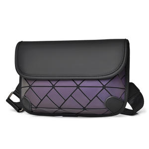 Sac à bandoulière tendance pour homme 2024 Nouveau sac à dos polyvalent à motif diamant unique à la mode pour l'extérieur - Product Image 5