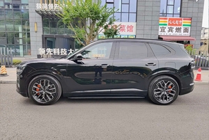 Zeekr <span class=keywords><strong>8X</strong></span> Ultra 2026, SUV PHEV 70 kWh, Architecture 900 V, Autonomie EV 410 km, <span class=keywords><strong>0</strong></span>-100 km/h en 2,96 s, Transmission intégrale AWD, Voiture hybride - Product Image 3
