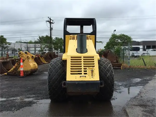 ドイツ製オリジナルボーマグロードローラーBW213D ボーマグ土壌転圧機