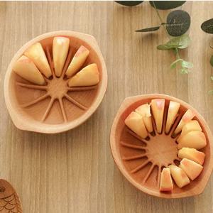 Plato de frutas de madera maciza con 10 compartimentos para servir limones, ideal para fiestas en casa. - Product Image 4